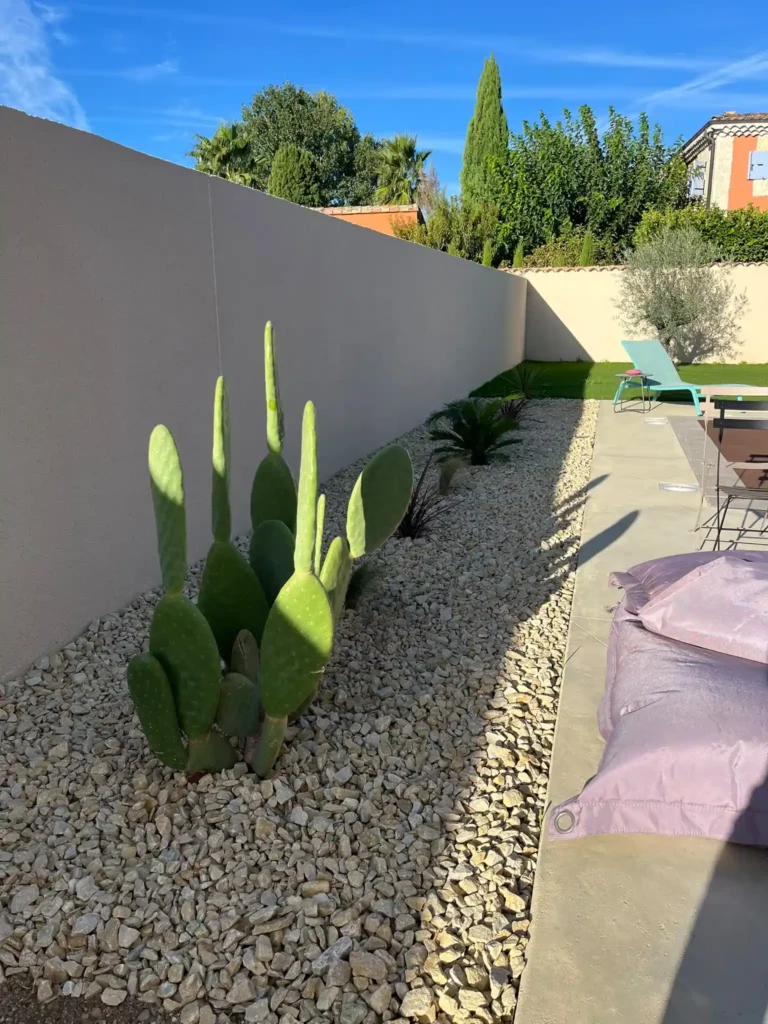 Jardin moderne et familial créé par Laurie Paysage en Drôme provençale